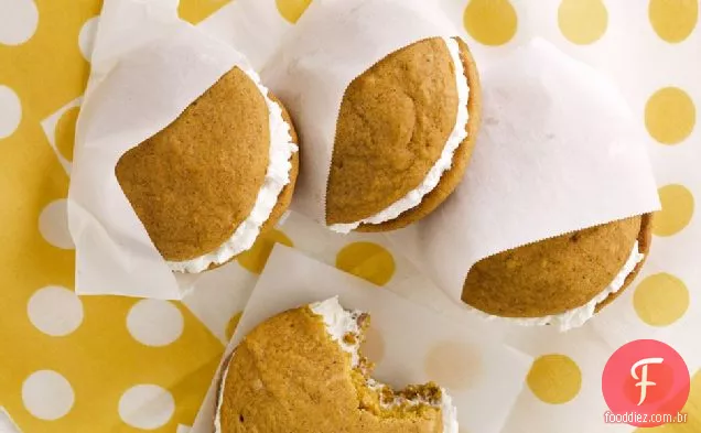 Torta de abóbora Whoopie com recheio de Creme De Maple-marshmallow