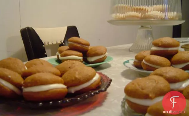 Tortas De Abóbora Whoopie Com Recheio De Cream Cheese De Bordo