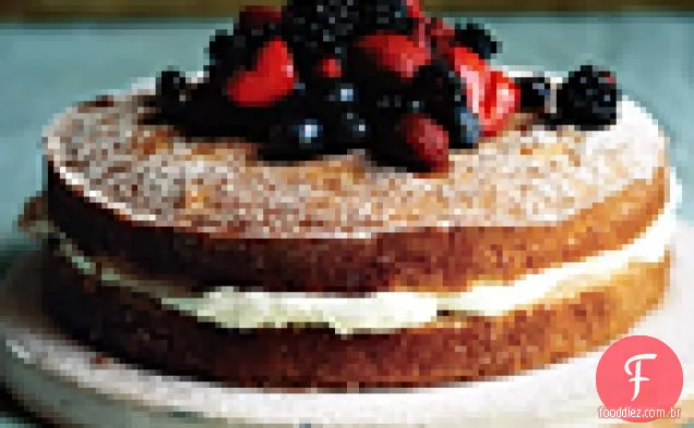 Bolo cheio de Mascarpone com bagas Sherried