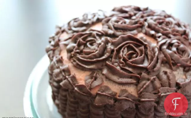 Como fazer um bolo de Natal com rosas e babados
