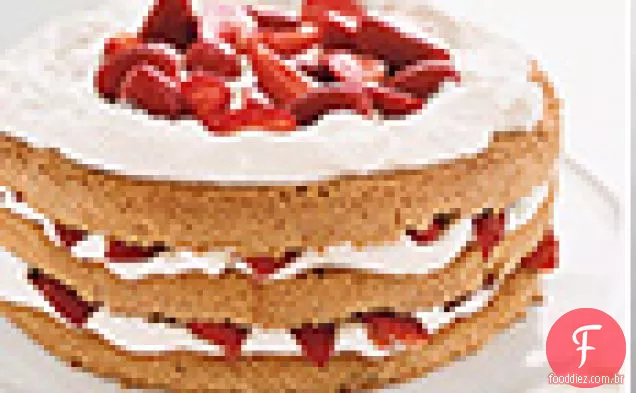 Bolo de morango e creme com xarope de cardamomo