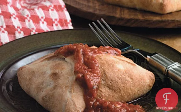 Cordeiro, queijo de cabra e calzones de pimenta assada