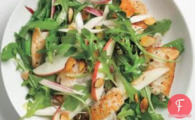 Salada De Tilápia Com Maçãs E Amêndoas