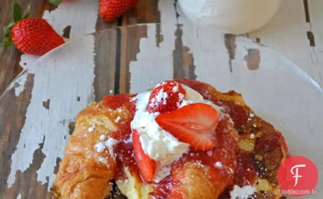 Croissant De Morango Torrada Francesa