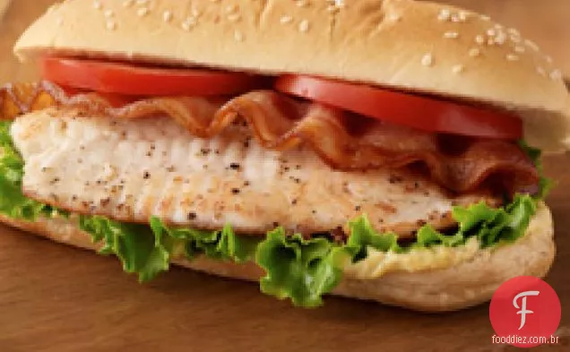 Sanduíches de peixe BLT para dois