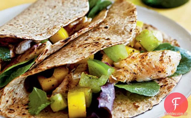 Tacos de peixe com manga Salsa Verde
