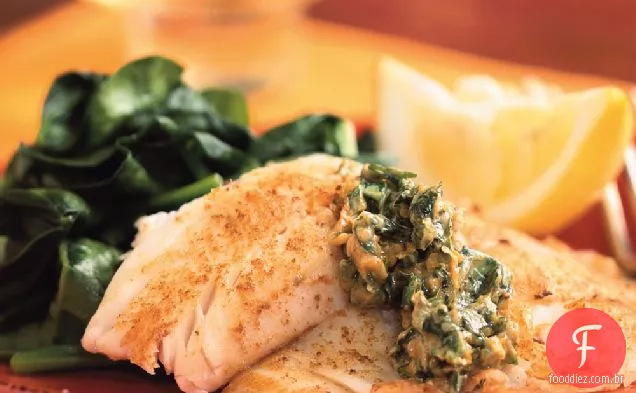 Filetes de frigideira com manteiga de coentro