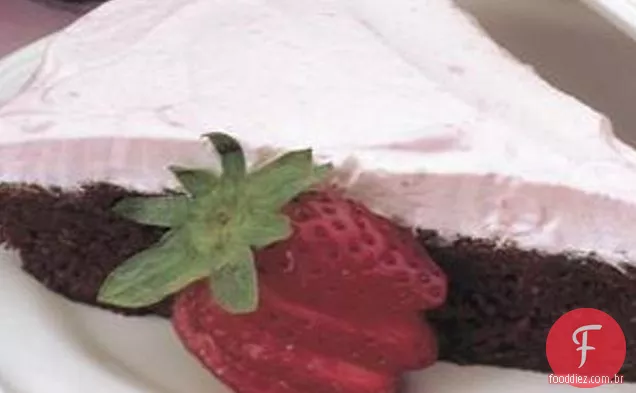 Torta de Brownie fácil de assar com cobertura de Creme De Morango