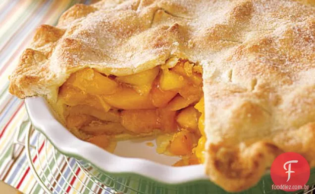 Torta De Pêssego Com Prato Fundo