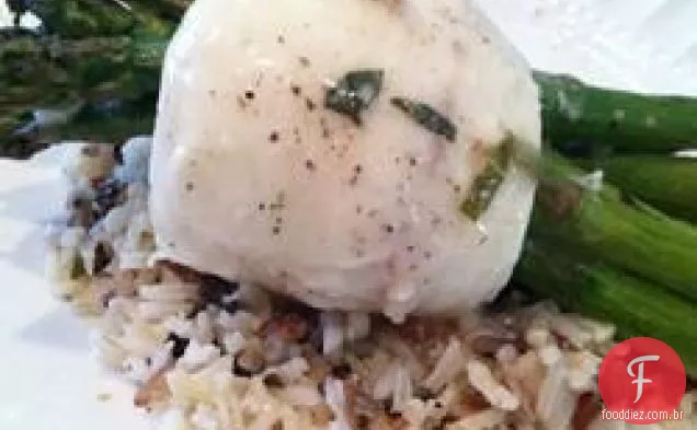 Pacotes De Espargos Tilápia Com Molho De Vinho Branco