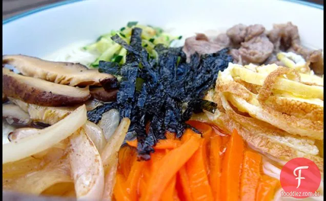 Mool Gooksu (macarrão misto coreano em caldo de anchova)