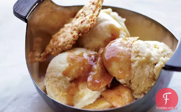 Torta de maçã Sundaes com cacos de crosta de Cheddar