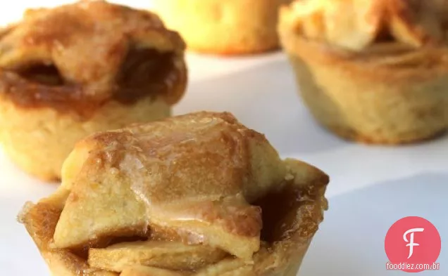 Brandy-mini tortas de maçã com crosta de Fubá