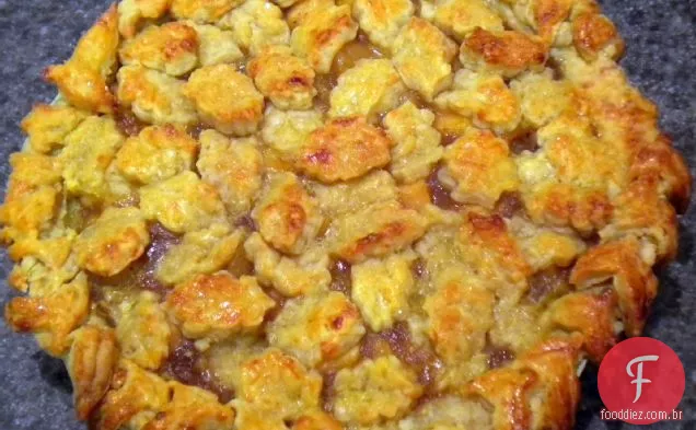 Uma Pêra De Torta De Maçãs Com Crosta Gruyere