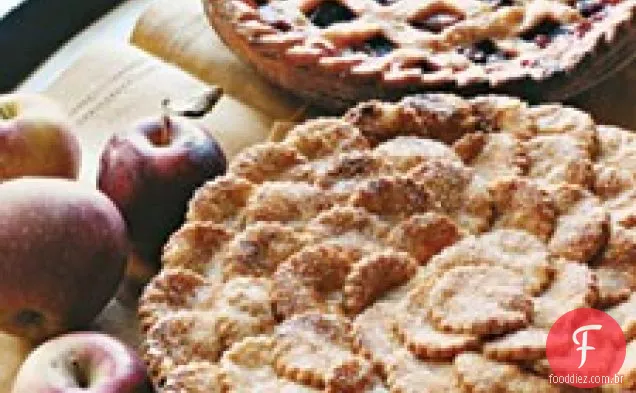 Torta De Maçã Temperada Com Recortes Redondos Canelados