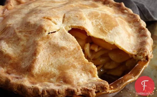 Torta de maçã de prato fundo com crosta de Cheddar