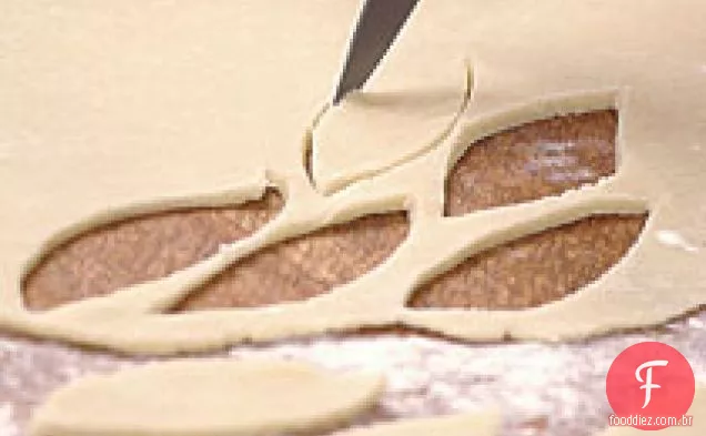 Torta De Maçã Coberta Com Folhas