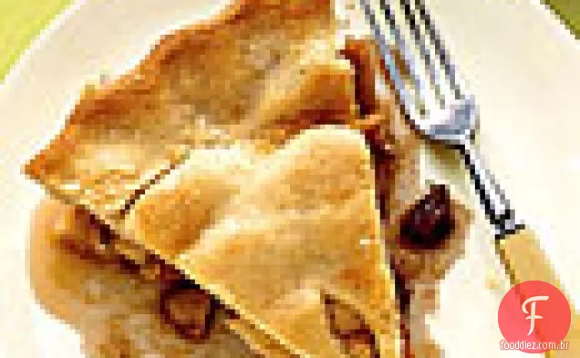 Torta de maçã com cerejas embebidas em uísque