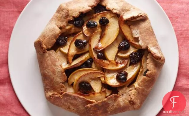 Torta de maçã rústica com cerejas secas