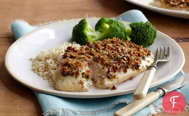 Peixe Com Crosta De Nozes Do Caribe