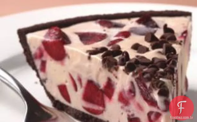 Torta De Sorvete De Cereja Com Crosta De Biscoito De Chocolate