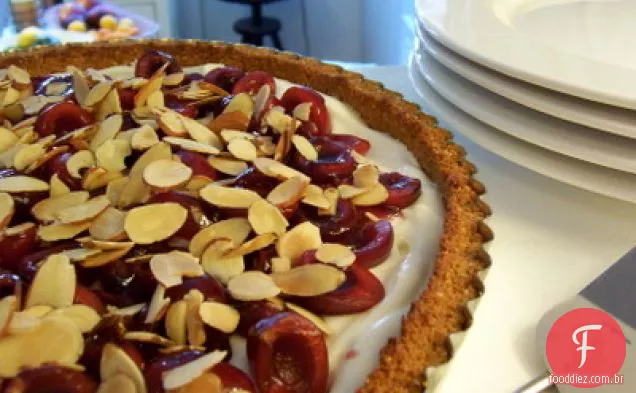 Cereja Fresca E Torta De Amêndoa Torrada