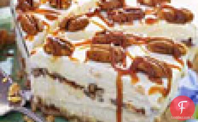 Torta de Sorvete De Pêssego-Pecan com molho de caramelo