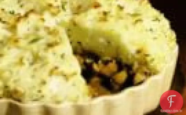 Torta de pastor de cordeiro e cogumelo selvagem