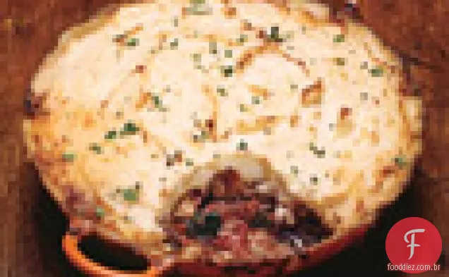 Torta de pastor de cordeiro e berinjela