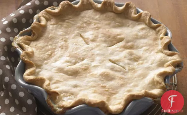 Torta De Frango Com Prato Fundo