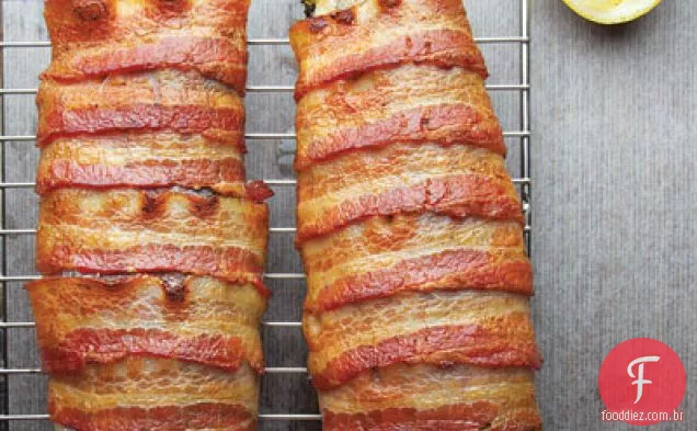 Truta defumada embrulhada em Bacon com estragão
