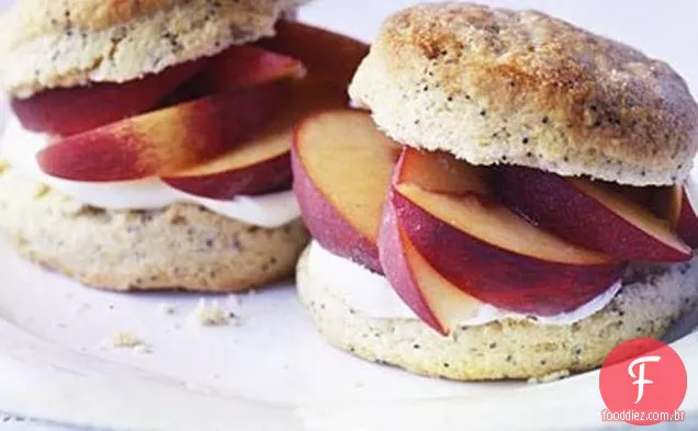 Shortcakes De Sementes De Limão E Papoula Com Pêssegos