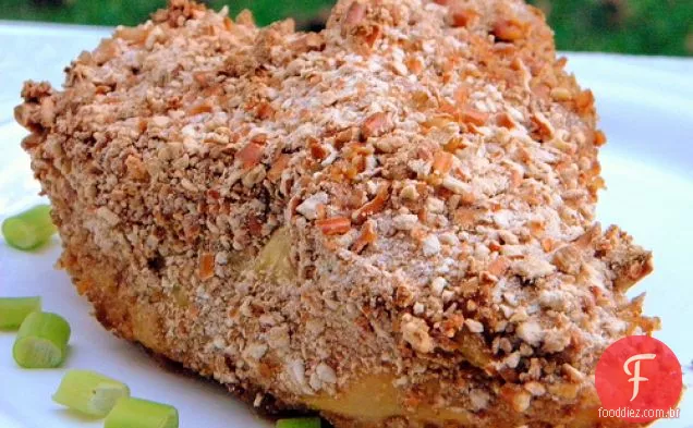Pretzel Crusted Frango E Manteiga De Amendoim Molho Molho