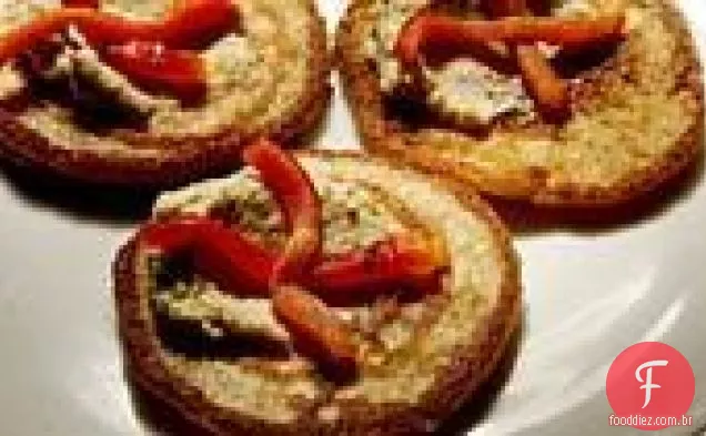 Blini de trigo integral com tapenade de azeitona verde