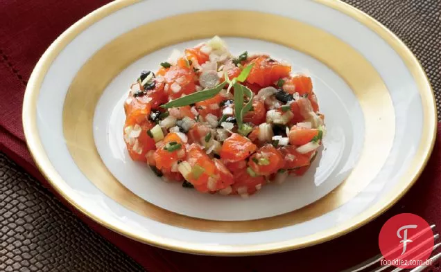 Tartare de truta de salmão com Caviar prensado e tomate