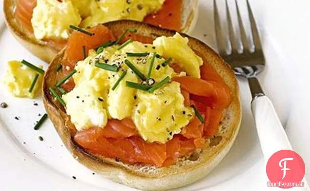 Ovo Mexido, Truta Defumada E Bagels De Cebolinha