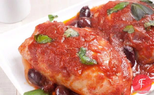 Frango Mediterrâneo Com Tomate, Azeitonas E Feijão Branco Herbed