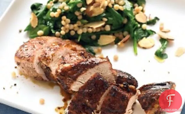 Frango esfregado com especiarias com cuscuz israelense