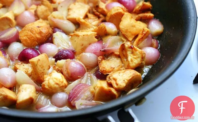 Frango Com Chanterelles E Cebola Pérola