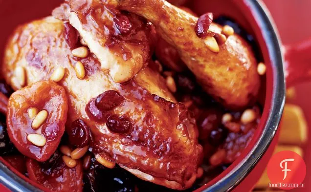 Frango assado com frutos secos e pinhões