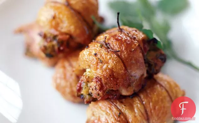 Coxas de frango recheadas com ervas e queijo