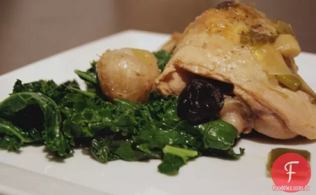 Frango com 40 dentes de alho (panela de barro)