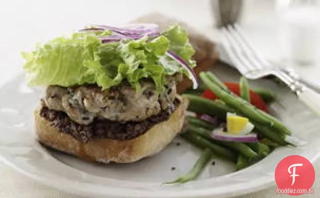 Hambúrguer De Atum Francês Com Salada De Feijão Verde