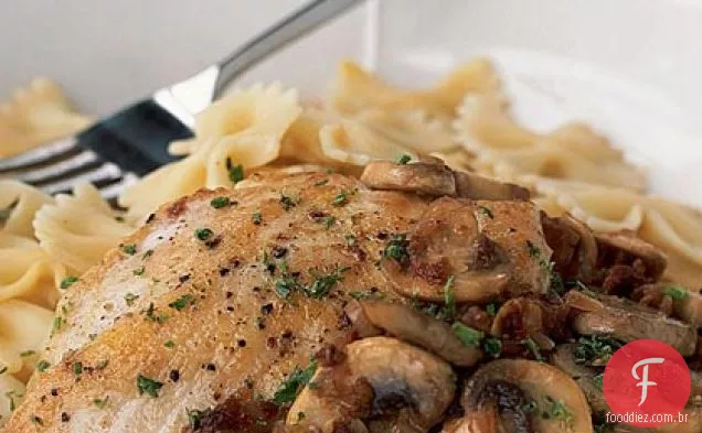 Frango com molho de tomate e Cogumelo Seco ao sol