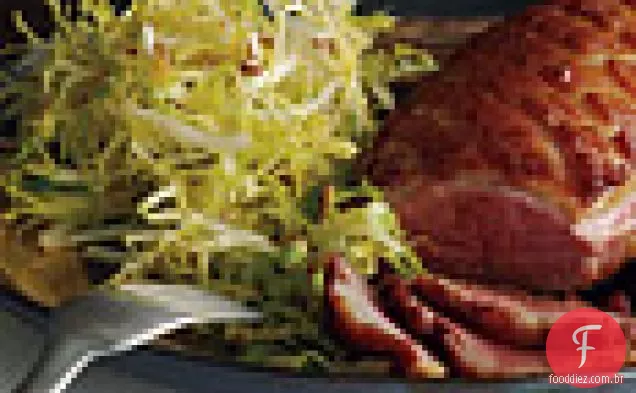 Peito de pato com salada de Frisée e vinagrete de Porto