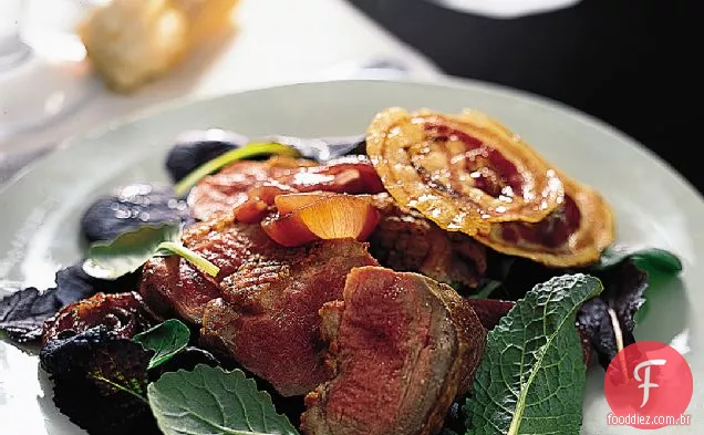 Peitos de Pato assados na panela com cebola e Pancetta crocante