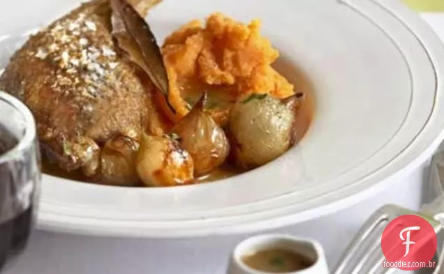 Pernas De Pato Assado Com Purê De Batata Doce
