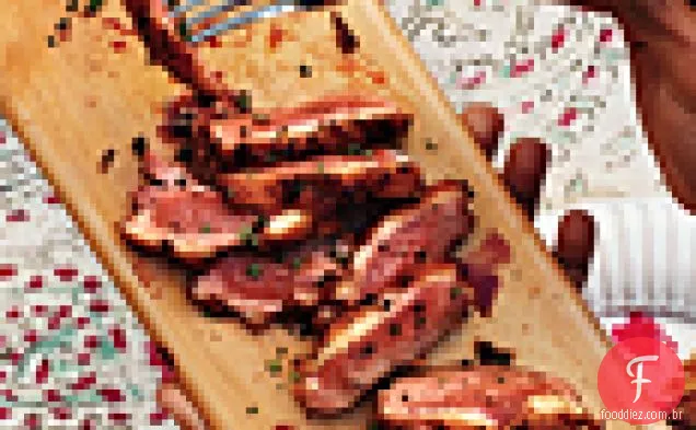 Peito de Pato Assado Com Pimenta preta e ameixas grelhadas