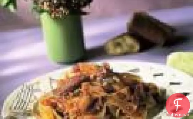Pappardelle com vinho tinto-pato cozido