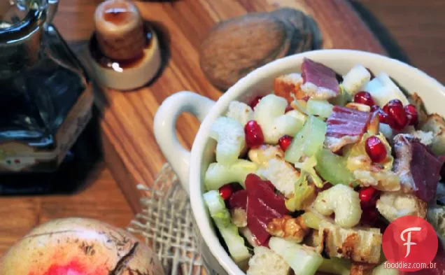 Peito De Pato Defumado E Salada De Romã